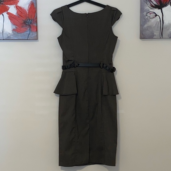 Very flattering work dress - Picture 2 of 4